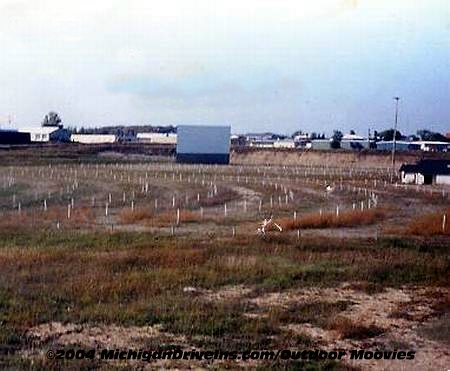 Sundowner Drive-In Theatre - Sundowner Screen Field 1990S Courtesy Outdoor Moovies (newer photo)